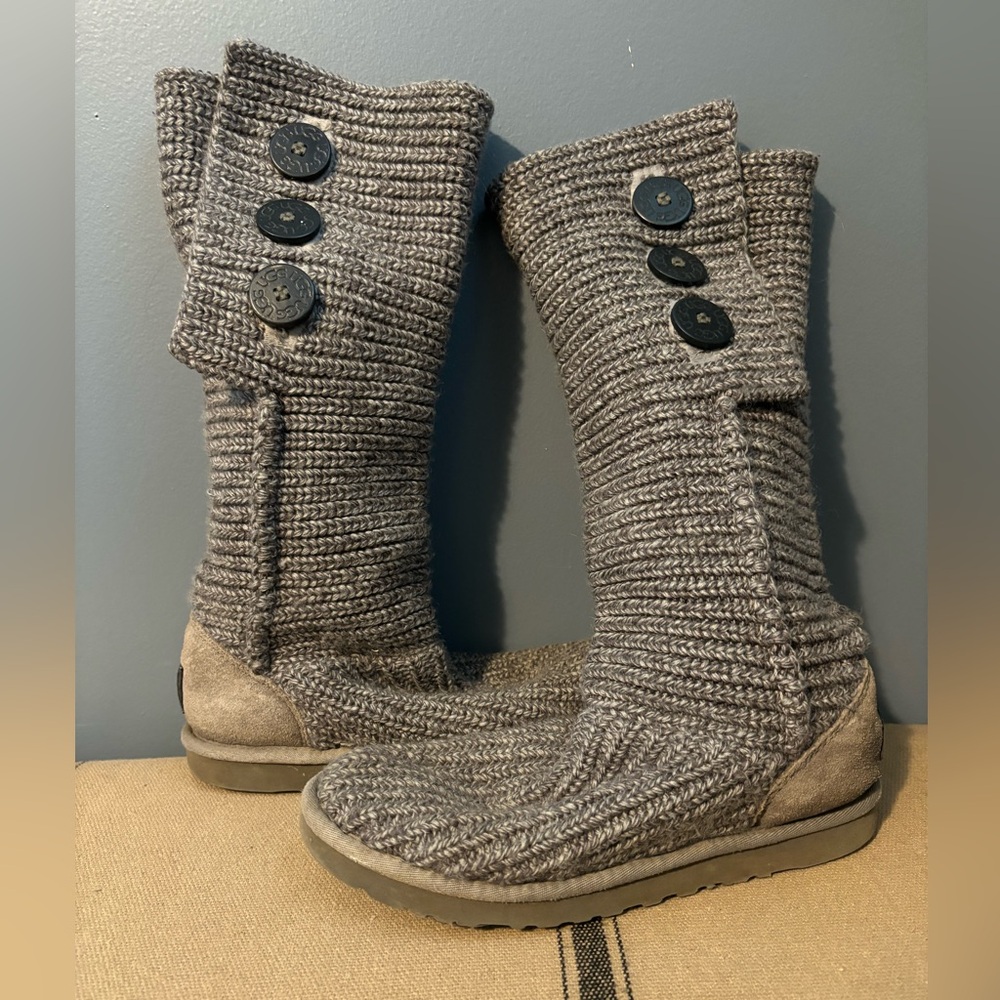 UGG Classic sweater knit boot - Size 7, grey